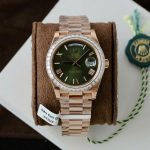 Đồng Hồ Rolex Day-Date Mặt Xanh Lá Cây Chế Tác Bọc Vàng Đính Kim Cương Moissanite Baguette 40mm (2)