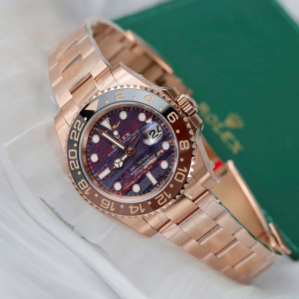 Đồng Hồ Rolex GMT-Master II 126715CHNR Replica 11 Mạ Vàng Hồng Mặt Đá Mắt Hổ 40mm (2)