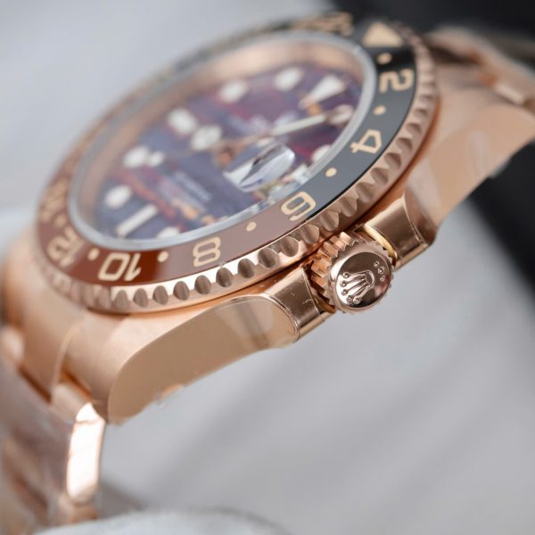 Đồng Hồ Rolex GMT-Master II 126715CHNR Replica 11 Mạ Vàng Hồng Mặt Đá Mắt Hổ 40mm (2)