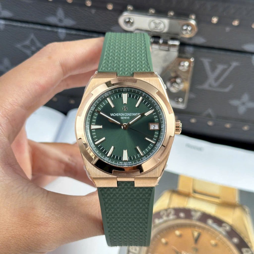 Đồng Hồ Vacheron Constantin Replica 11 Overseas 4500V Màu Xanh Lá Cây Dây Cao Su 41mm (2)