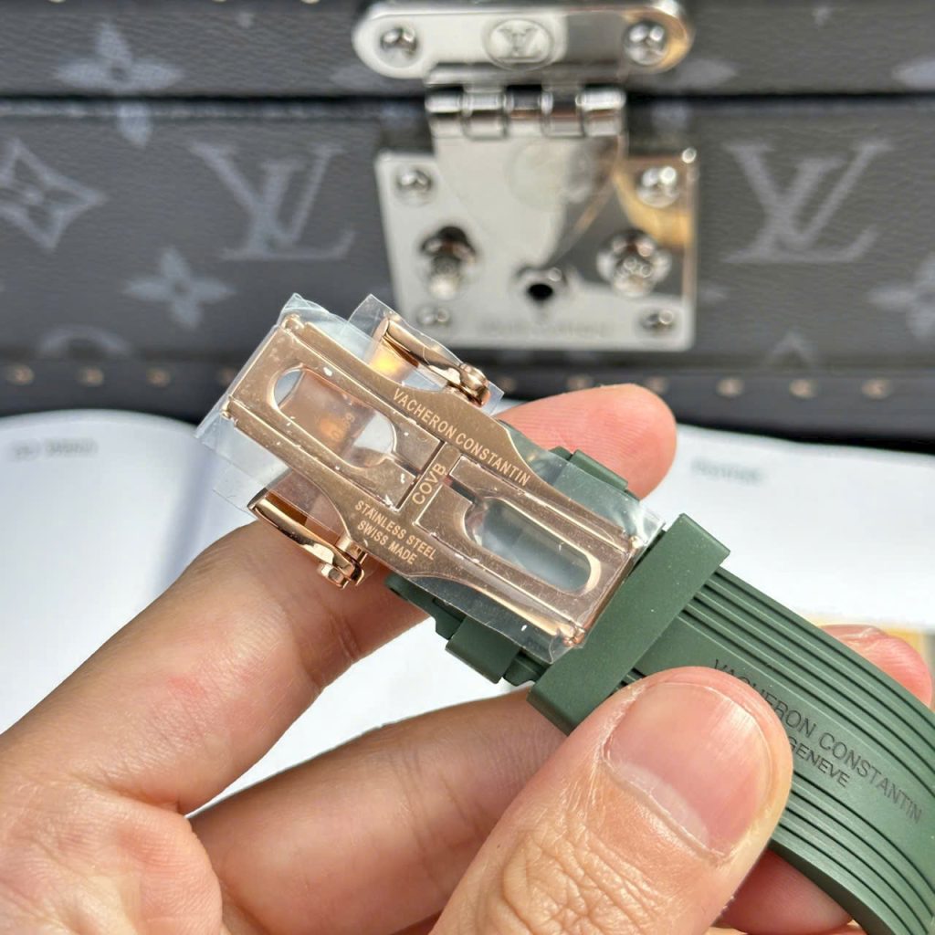 Đồng Hồ Vacheron Constantin Replica 11 Overseas 4500V Màu Xanh Lá Cây Dây Cao Su 41mm (2)