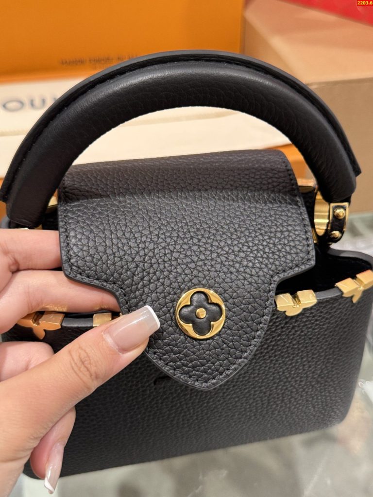 Túi Xách Louis Vuitton LV Capucines Mini Màu Đen Like Auth 21x14x8cm (2)