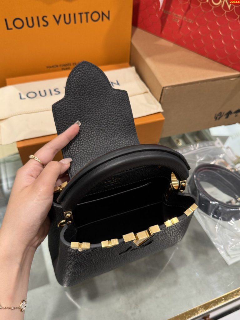 Túi Xách Louis Vuitton LV Capucines Mini Màu Đen Like Auth 21x14x8cm (2)