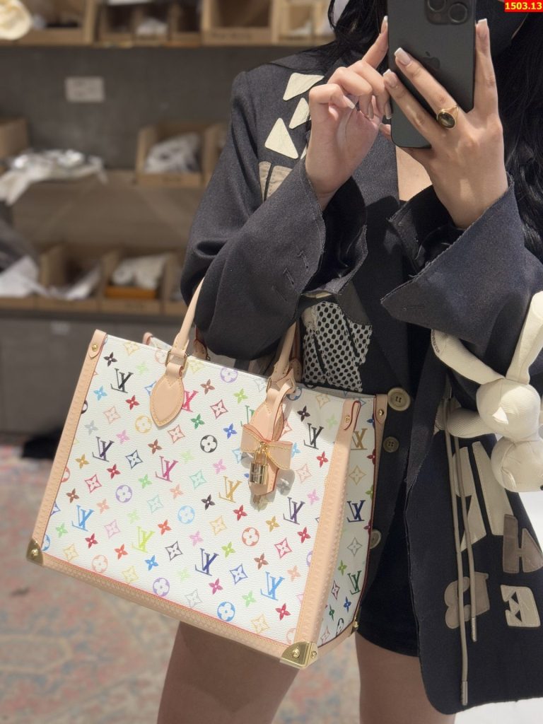 Túi Xách Louis Vuitton LV OnTheGo Hoạ Tiết Monogram Siêu Cấp 35x27x14cm (2)