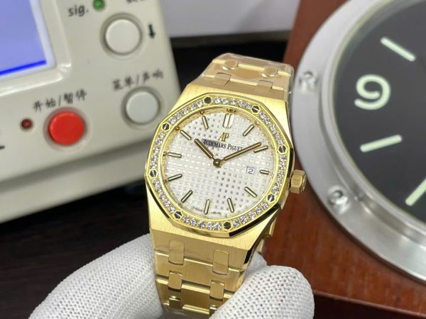 Đồng Hồ Audemars Piguet Royal Oak 67651OR Replica Nữ Đính Đá Máy Cơ Automatic 34mm (5)