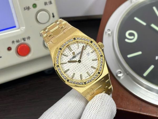 Đồng Hồ Audemars Piguet Royal Oak 67651OR Replica Nữ Đính Đá Máy Cơ Automatic 34mm (5)