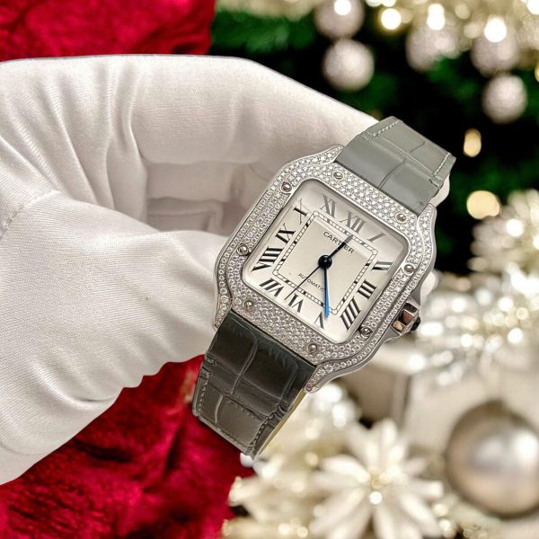 Đồng Hồ Cartier Santos Nữ Mặt Trắng Chế Tác Đính Kim Cương Moissanite Xưởng BV 35mm (2)