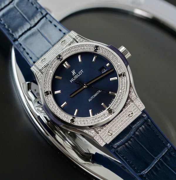 Đồng Hồ Hublot Classic Fusion Titanium Replica 11 Mặt Xanh Dương Đính Đá Xưởng HB 42mm (2)