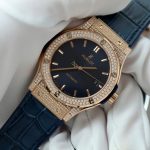 Đồng Hồ Hublot Replica Cao Cấp Classic Fusion King Gold Mặt Xanh Dương Đính Đá Xưởng HB 42mm (2)