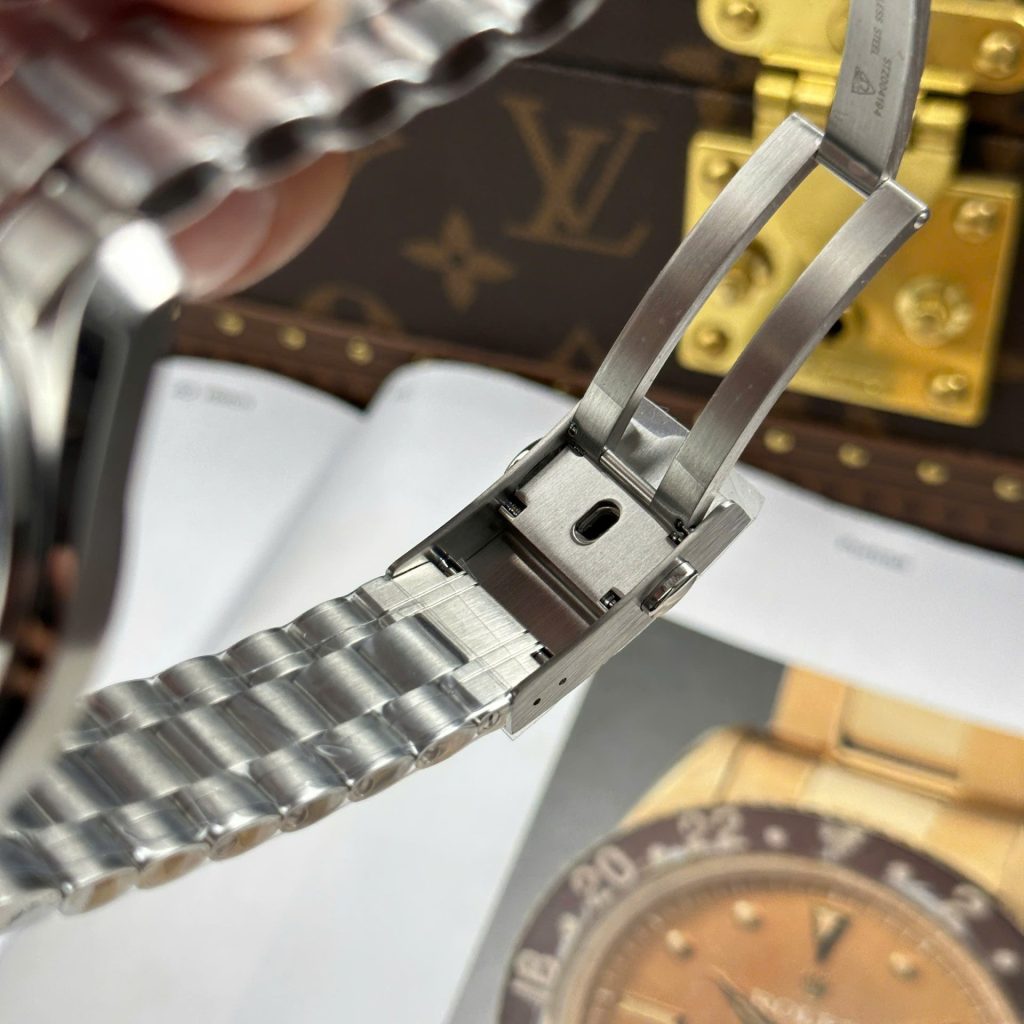 Đồng Hồ Omega Speedmaster Silver Snoopy 50th Anniversary Chế Tác Khoá Mới 42mm (2)