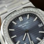 Đồng Hồ Patek Philippe Nautilus 5711 Mặt Xanh Chế Tác Viền Đính Kim Cương Tự Nhiên 40mm (2)