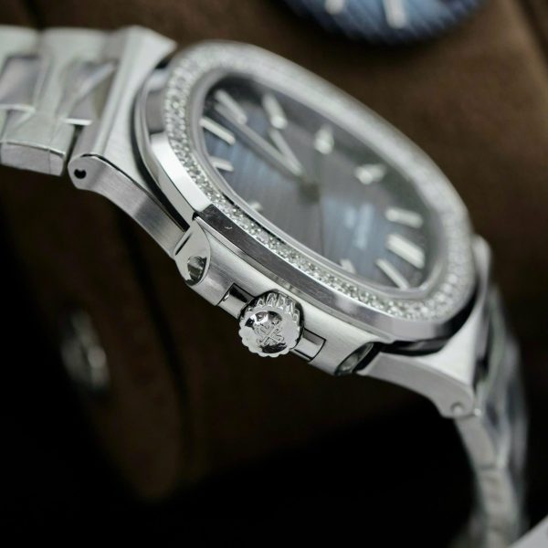 Đồng Hồ Patek Philippe Nautilus 5711 Mặt Xanh Chế Tác Viền Đính Kim Cương Tự Nhiên 40mm (2)