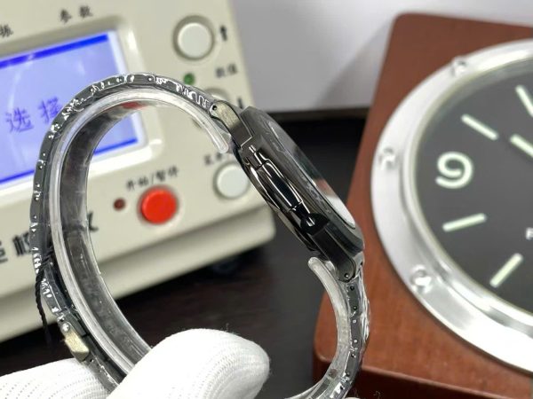 Đồng Hồ Patek Philippe Nautilus 5711 Rep 11 Chế Tác Carbon Mặt Xanh Tiffany 40mm (5)