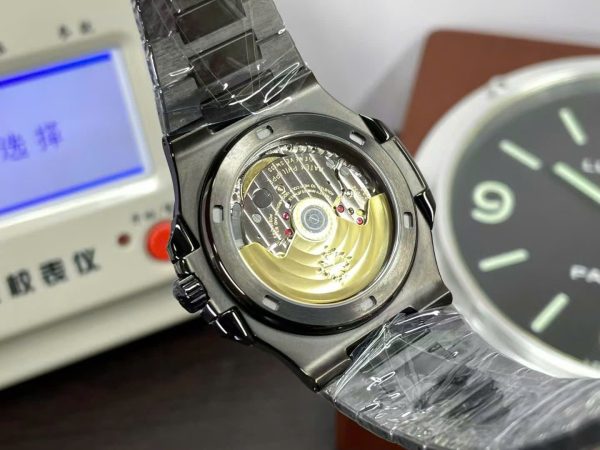 Đồng Hồ Patek Philippe Nautilus 5711 Rep 11 Chế Tác Carbon Mặt Xanh Tiffany 40mm (5)