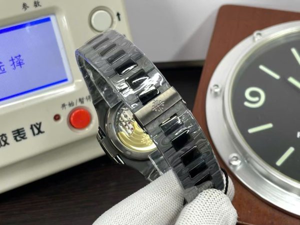 Đồng Hồ Patek Philippe Nautilus 5711 Rep 11 Chế Tác Carbon Mặt Xanh Tiffany 40mm (5)