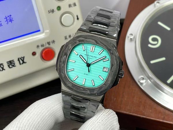 Đồng Hồ Patek Philippe Nautilus 5711 Rep 11 Chế Tác Carbon Mặt Xanh Tiffany 40mm (5)
