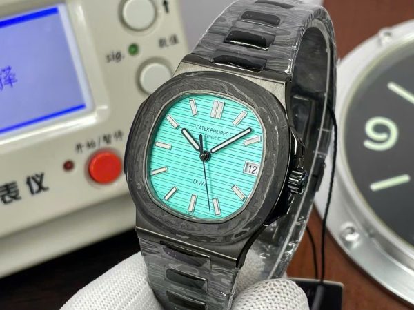 Đồng Hồ Patek Philippe Nautilus 5711 Rep 11 Chế Tác Carbon Mặt Xanh Tiffany 40mm (5)