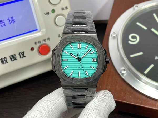 Đồng Hồ Patek Philippe Nautilus 5711 Rep 11 Chế Tác Carbon Mặt Xanh Tiffany 40mm (5)