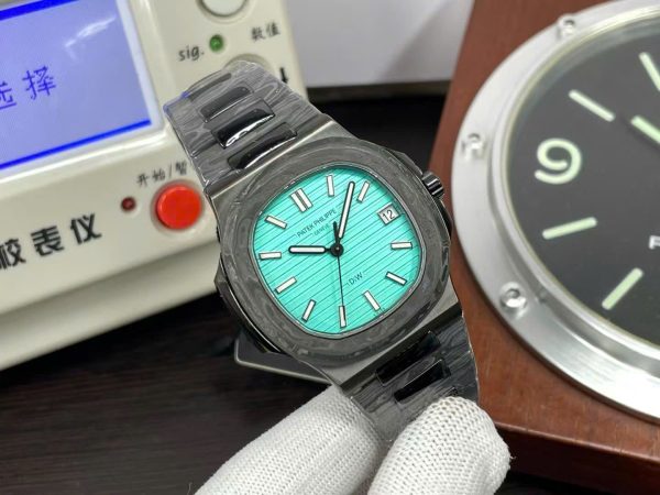 Đồng Hồ Patek Philippe Nautilus 5711 Rep 11 Chế Tác Carbon Mặt Xanh Tiffany 40mm (5)