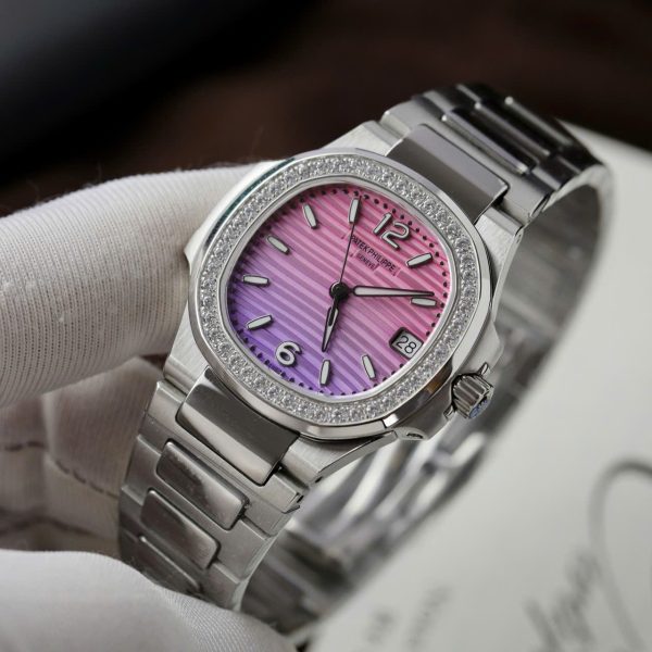Đồng Hồ Patek Philippe Replica 11 Nautilus 7010R Mặt Tím Hồng Viền Đính Đá Xưởng GR 32mm (2)