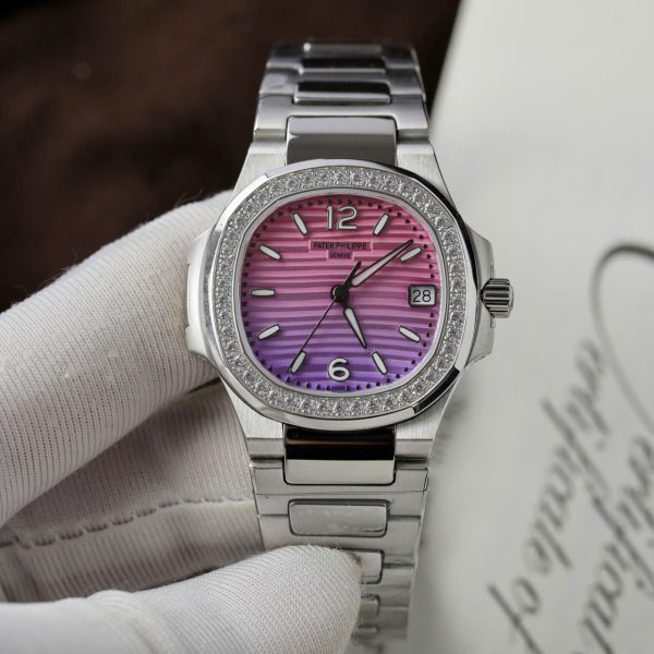 Đồng Hồ Patek Philippe Replica 11 Nautilus 7010R Mặt Tím Hồng Viền Đính Đá Xưởng GR 32mm (2)