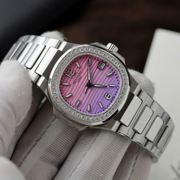 Đồng Hồ Patek Philippe Replica 11 Nautilus 7010R Mặt Tím Hồng Viền Đính Đá Xưởng GR 32mm (2)