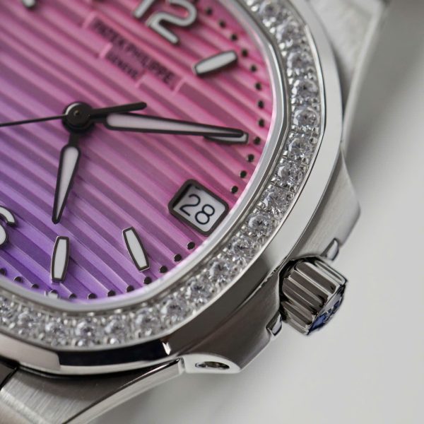 Đồng Hồ Patek Philippe Replica 11 Nautilus 7010R Mặt Tím Hồng Viền Đính Đá Xưởng GR 32mm (2)