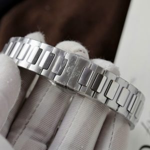Đồng Hồ Patek Philippe Replica 11 Nautilus 7010R Mặt Tím Hồng Viền Đính Đá Xưởng GR 32mm (2)