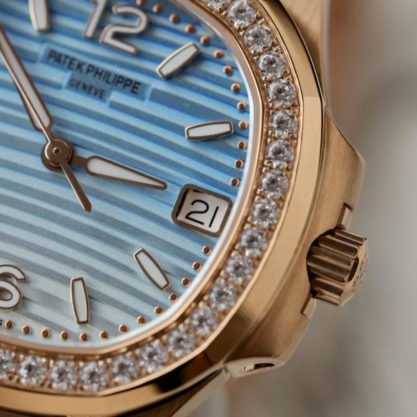 Đồng Hồ Patek Philippe Replica 11 Nautilus 7010R Nữ Mặt Xanh Trắng Dây Kim Loại Xưởng GR 32mm (2)