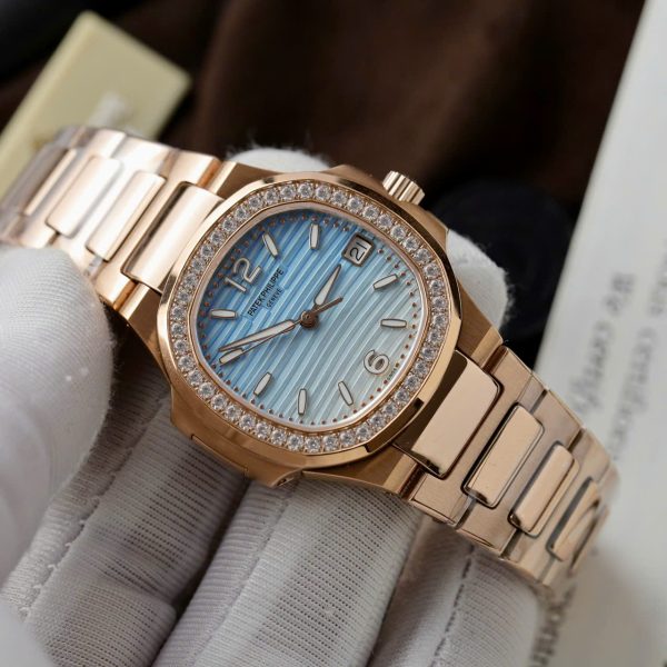 Đồng Hồ Patek Philippe Replica 11 Nautilus 7010R Nữ Mặt Xanh Trắng Dây Kim Loại Xưởng GR 32mm (2)