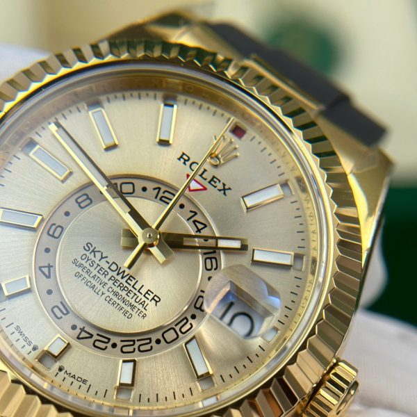 Đồng Hồ Rolex Chế Tác Sky-Dweller Mặt Vàng Champagne Nặng 192 Grams Xưởng ZF 42mm (2)