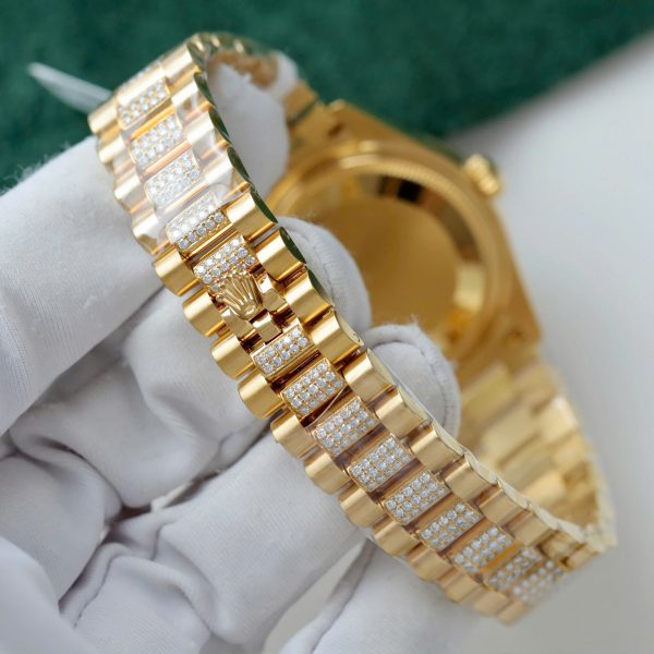 Đồng Hồ Rolex DateJust Nữ Mặt Khảm Xà Cừ Chế Tác Bọc Vàng Đính Moissanite 31mm (2)