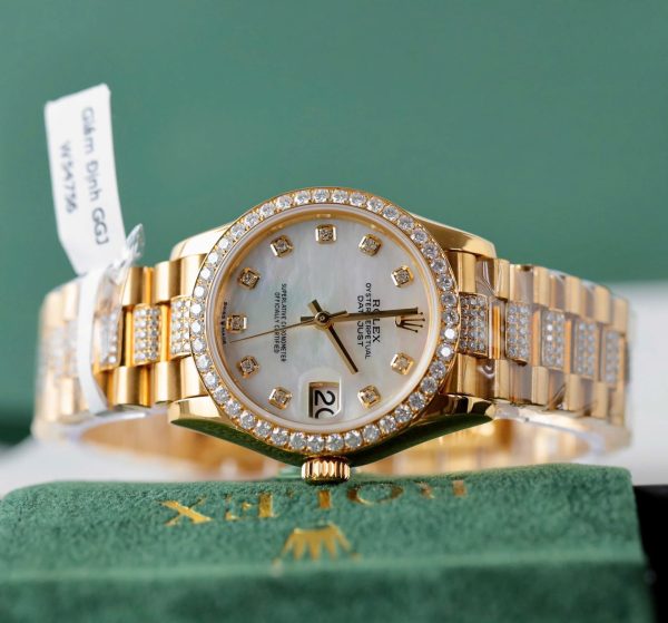 Đồng Hồ Rolex DateJust Nữ Mặt Khảm Xà Cừ Chế Tác Bọc Vàng Đính Moissanite 31mm (2)