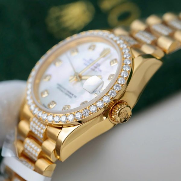 Đồng Hồ Rolex DateJust Nữ Mặt Khảm Xà Cừ Chế Tác Bọc Vàng Đính Moissanite 31mm (2)