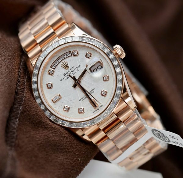 Đồng Hồ Rolex Day-Date Mặt Thiên Thạch Tuỳ Chỉnh Bọc Vàng Thật + Cọc Số Kim Cương Moissanite Baguette 36mm (2)