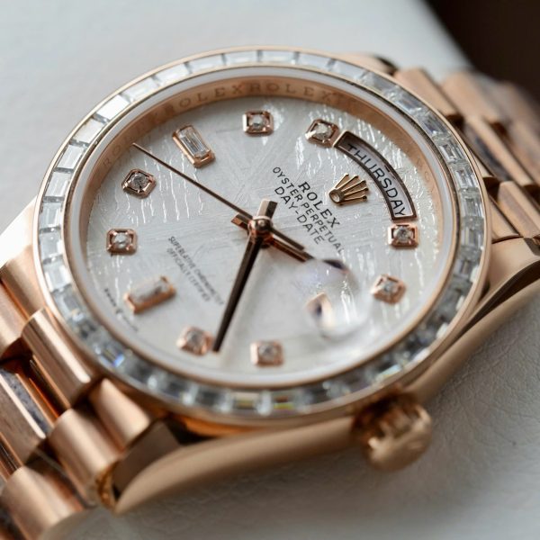 Đồng Hồ Rolex Day-Date Mặt Thiên Thạch Tuỳ Chỉnh Bọc Vàng Thật + Cọc Số Kim Cương Moissanite Baguette 36mm (2)