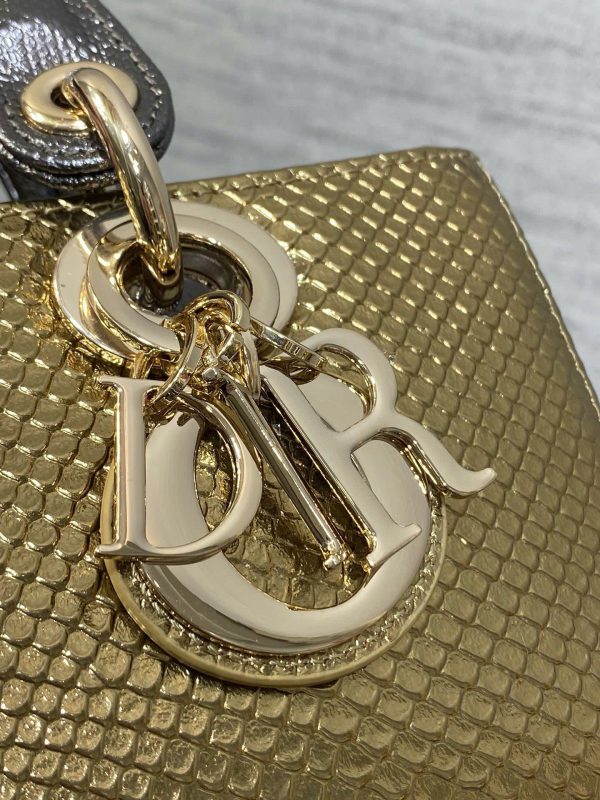 Túi Xách Dior D-Joy Siêu Cấp Màu Vàng Ánh Kim Hoạ Tiết Da Rắn 22cm (2)