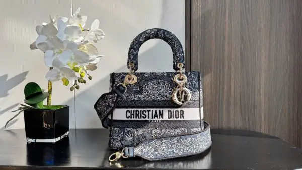 Túi Xách Hàng Hiệu Dior Lady Hoạ Tiết Thêu Thổ Cẩm 24cm (2)