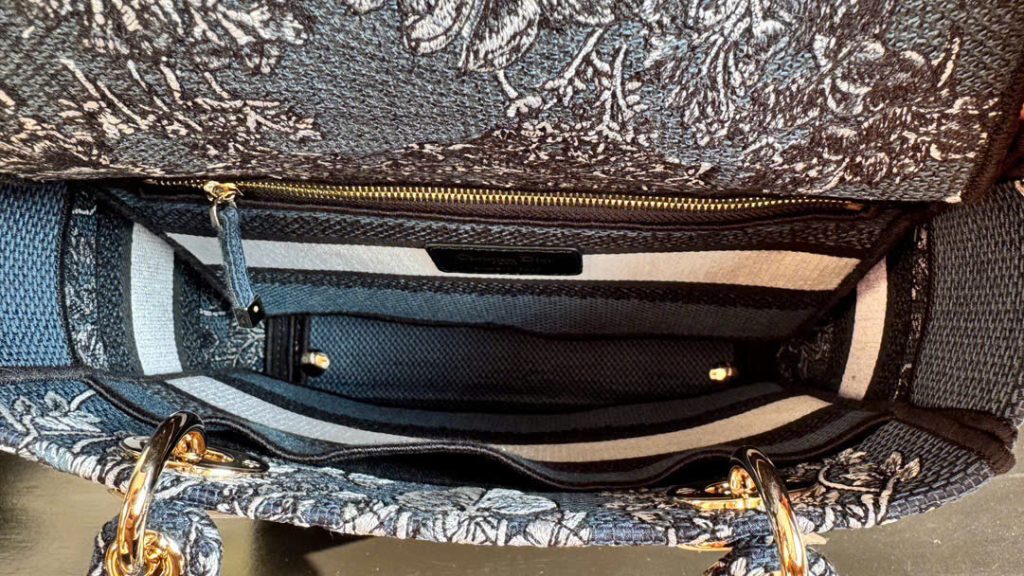 Túi Xách Hàng Hiệu Dior Lady Hoạ Tiết Thêu Thổ Cẩm 24cm (2)