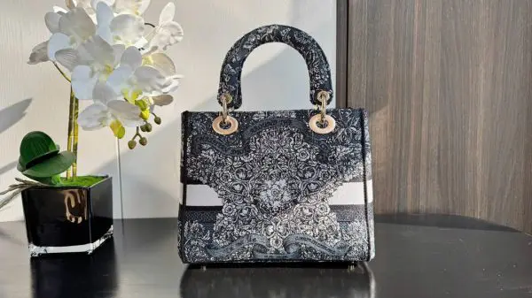 Túi Xách Hàng Hiệu Dior Lady Hoạ Tiết Thêu Thổ Cẩm 24cm (2)