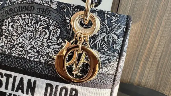 Túi Xách Hàng Hiệu Dior Lady Hoạ Tiết Thêu Thổ Cẩm 24cm (2)