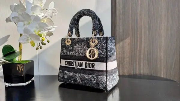 Túi Xách Hàng Hiệu Dior Lady Hoạ Tiết Thêu Thổ Cẩm 24cm (2)