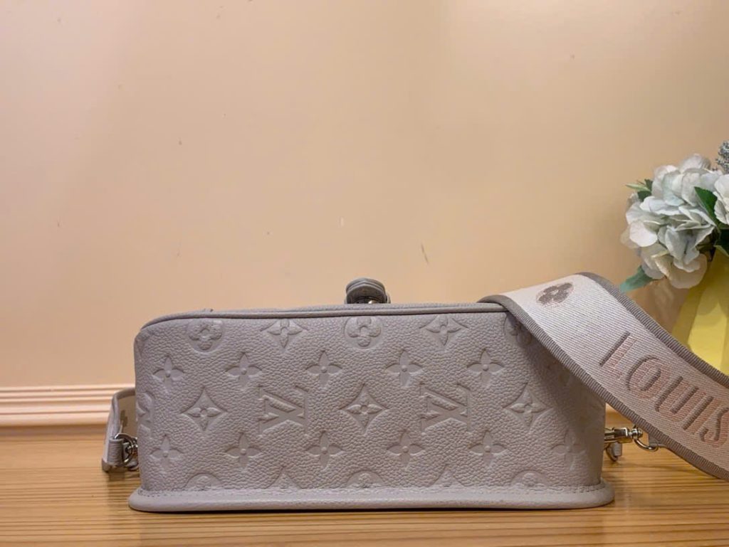 Túi Xách Louis Vuitton LV Diane Sac Like Auth Hoạ Tiết Dập Chìm 23x16x8 (2)