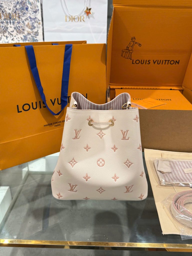 Túi Xách Louis Vuitton LV NeoNoe Like Auth Màu Trắng Sữa 25cm (2)