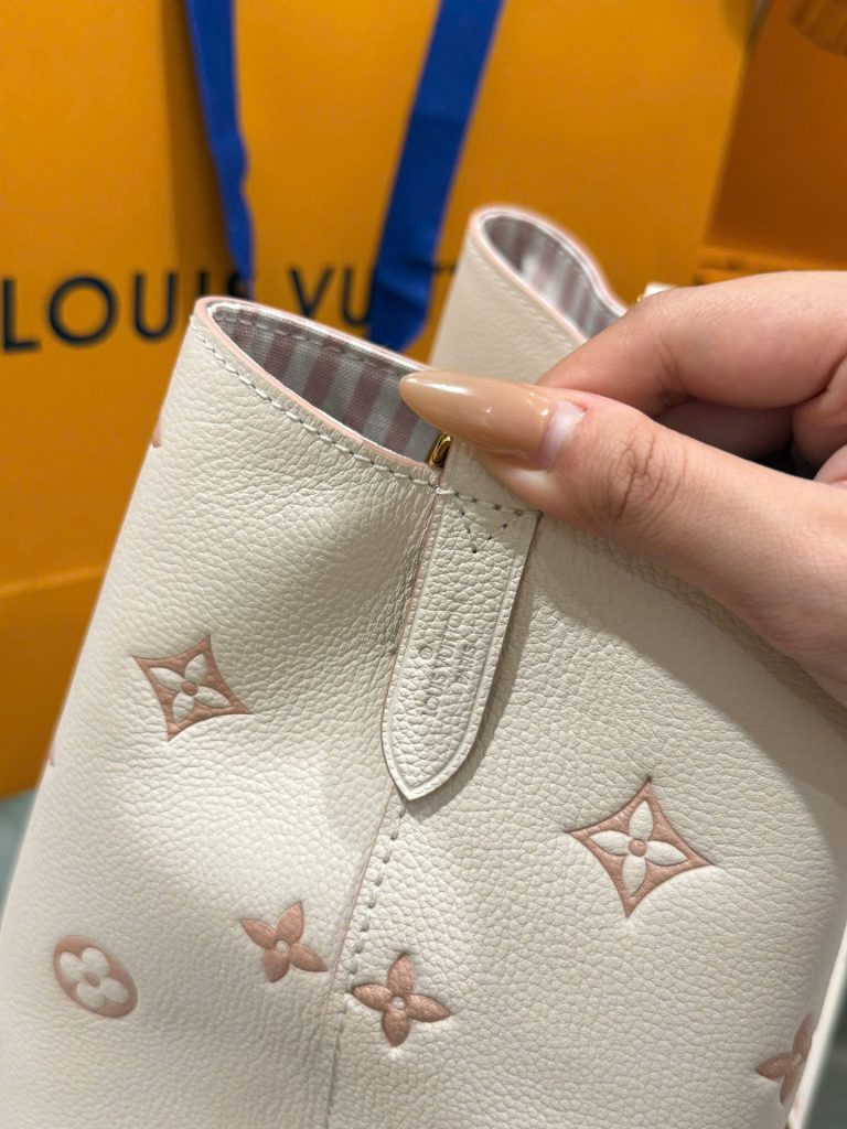 Túi Xách Louis Vuitton LV NeoNoe Like Auth Màu Trắng Sữa 25cm (2)