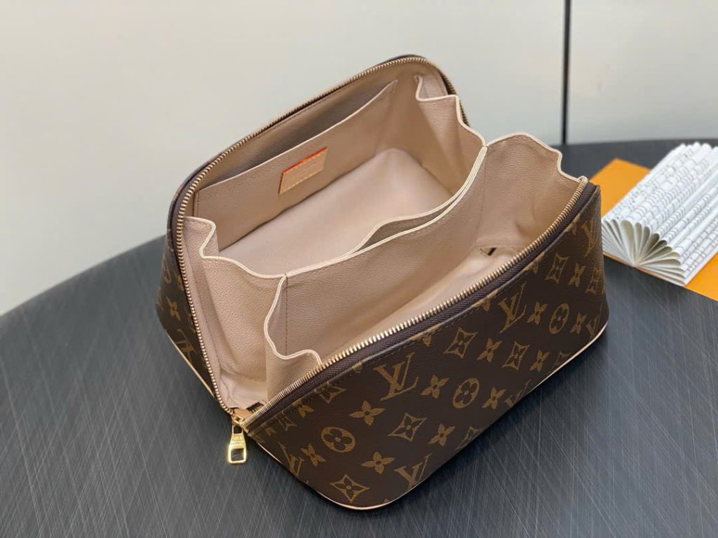 Túi Xách Louis Vuitton LV Toiletry Siêu Cấp Dáng Cốp Hoạ Tiết Monogram 24x13cm (1)