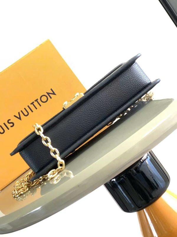 Túi Xách Louis Vuitton LV Wallet On Chain Siêu Cấp Màu Đen Hoạ Tiết Dập Chìm 22x15x5 (2)
