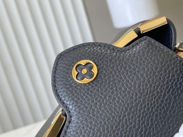 Túi Xách Louis Vuitton Like Auth LV Capusines Da Bò Màu Đen 21x14x8cm (2)