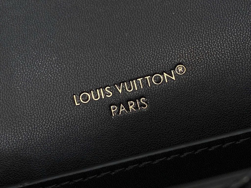 Túi Xách Louis Vuitton Like Auth LV Wallet On Chain Màu Đen Khoá Vàng 20x12cm (2)