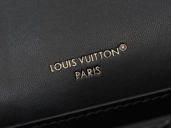 Túi Xách Louis Vuitton Like Auth LV Wallet On Chain Màu Đen Khoá Vàng 20x12cm (2)
